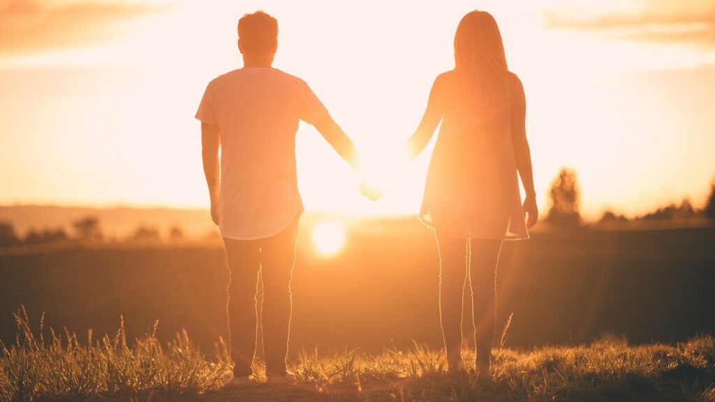valentines day background, people, holding hands, sunset, man, woman, landscape, outdoors, nature, sunlight, couple, together, relationship, lovers, silhouettes